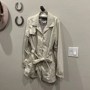 Columbia trench style raincoat size large like new